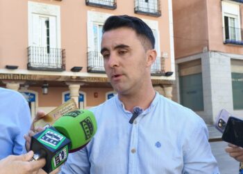 El PSOE denuncia que Guarinos está cobrando más dinero en el recibo del agua de forma irregular 