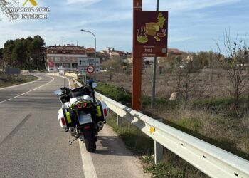 Tres detenidos que circulaban con un vehículo robado tras darse a la fuga en un control de alcoholemia