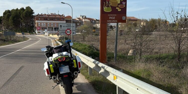 Tres detenidos que circulaban con un vehículo robado tras darse a la fuga en un control de alcoholemia