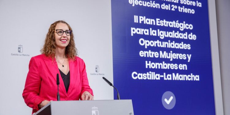 El Gobierno de CLM supera las previsiones de igualdad
