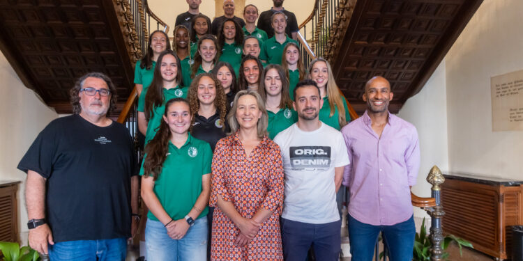 El Dínamo celebra su ascenso en el Ayuntamiento de Guadalajara