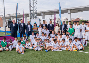 Arbeloa vuelve a visitar la escuela sociodeportiva de la Fundación Real Madrid en Guadalajara