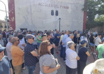 Concentración contra el recorte de paradas de autobús en Guadalajara