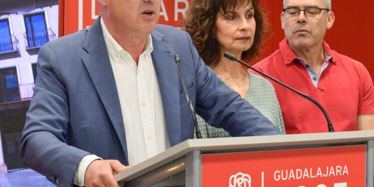 Alberto Rojo considera “grave” que Guarinos haya querido capitalizar las obras de 156 viviendas de alquiler