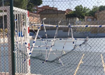 El PSOE denuncia la situación de abandono de las pistas deportivas en la capital