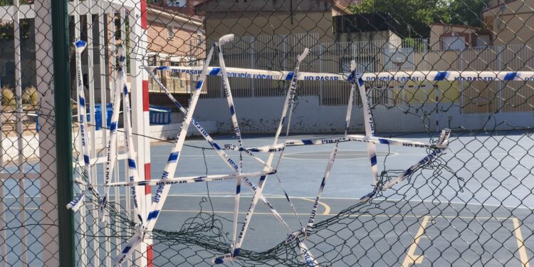 El PSOE denuncia la situación de abandono de las pistas deportivas en la capital