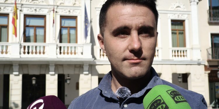 El PSOE denuncia el desvío de partidas presupuestarias a las Ferias