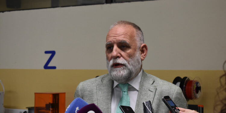 Se presentan las nuevas Aulas de Tecnología Aplicada y el Aula Profesional de Emprendimiento