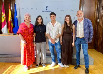 El Gobierno regional felicita a los tres mejores de la PAU en Guadalajara