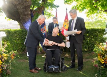 Martín Caparrós recibe el premio ‘Cátedra Manu Leguineche’