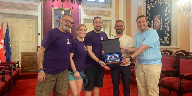 Los Gigantes y Cabezudos de Guadalajara reciben un reconocimiento en Alcalá