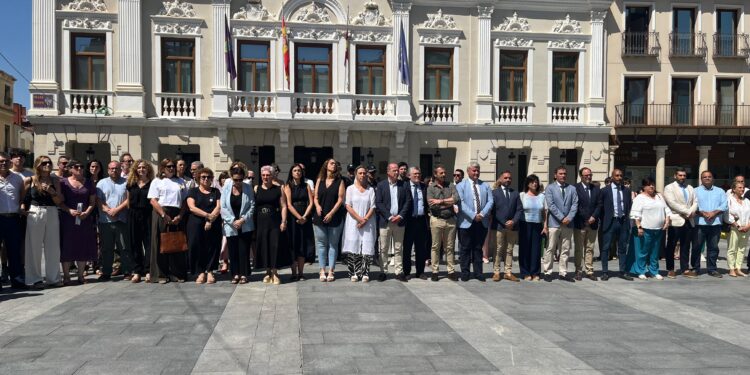 Guadalajara guarda un minuto de silencio por el último crimen de violencia de género