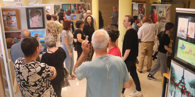 Más de un centenar de artistas han participado en la muestra ‘Obra por Artista’