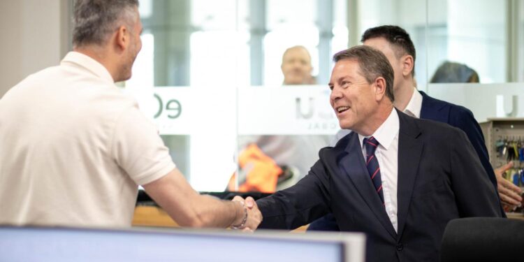 Castilla-La Mancha movilizará 100.000 ayudas en becas para libros y comedores