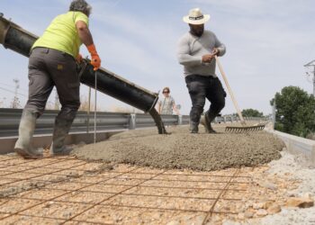 Últimas obras de la pasarela de Alovera