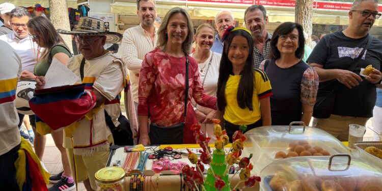 La IV Feria Intercultural de Guadalajara llena la Concordia de color