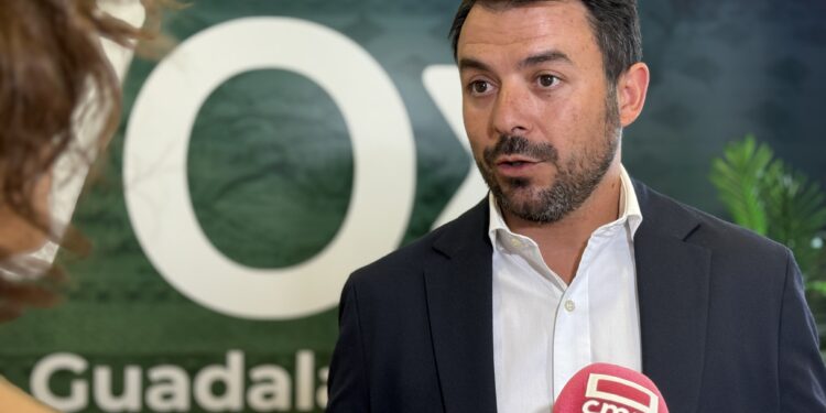 Vox exige a Page que aclare si Guadalajara acogerá a parte de los 320 menas enviados a la región