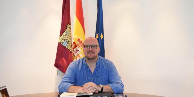 Entrevista a Lucas Castillo: «Es hipócrita que en este país estemos en contra de la energía nuclear cuando compramos la energía eléctrica a Francia»