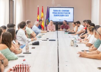 Guadalajara firma los convenios con las peñas