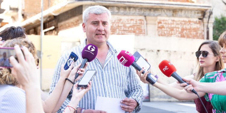 Comienza la limpieza de los solares del entorno del edificio de Maragato