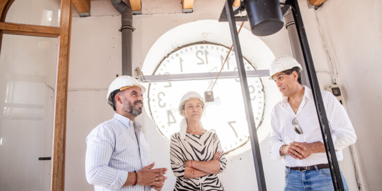 Vuelven a sonar las campanas del Ayuntamiento