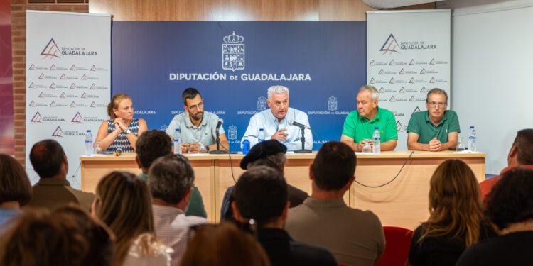 Jornada informativa sobre los ataques de los lobos