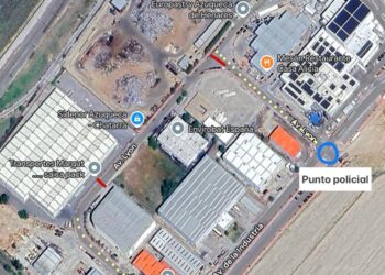 Tráfico limitado en la zona próxima al incendio de Azuqueca