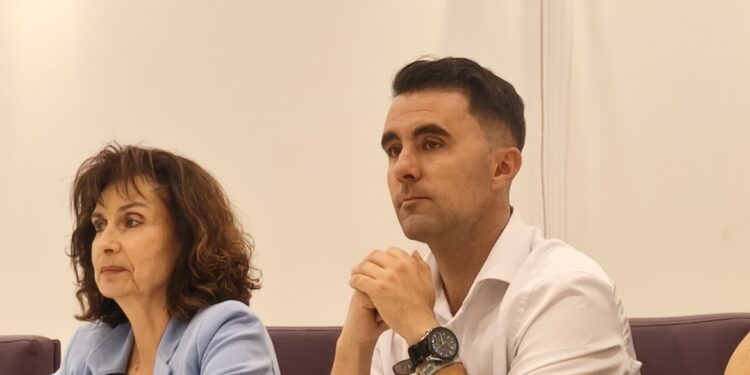 El PSOE reclama medidas para solucionar la problemática del taxi