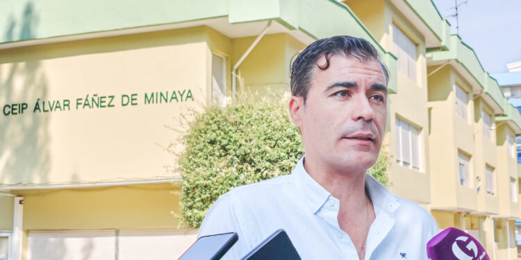 El CEIP Álvar Fáñez estrena fachada