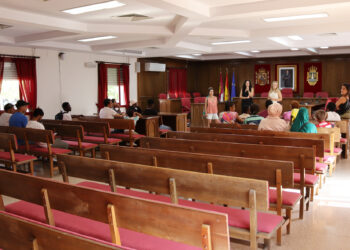 Más de veinte personas visitan el Ayuntamiento de Azuqueca