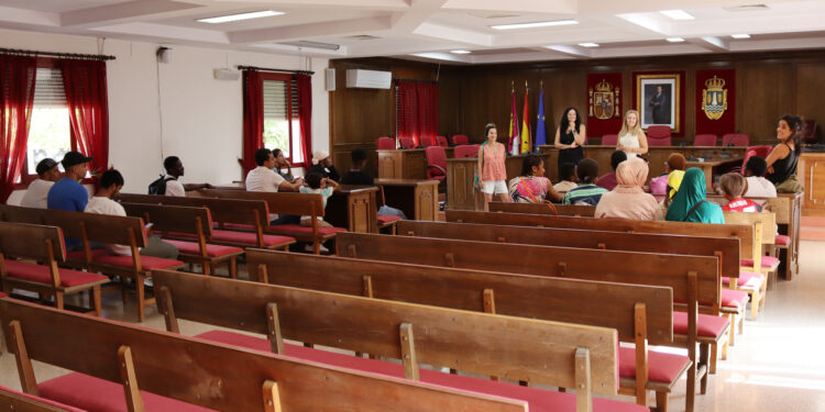 Más de veinte personas visitan el Ayuntamiento de Azuqueca