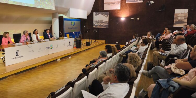 El Gobierno regional reconoce el trabajo del Comité Multidisciplinar de Cáncer de Mama de Guadalajara