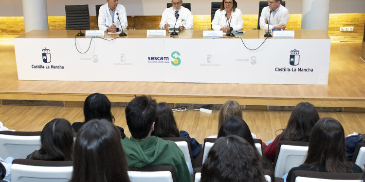 Guadalajara recibe a 41 estudiantes de tercero de Medicina