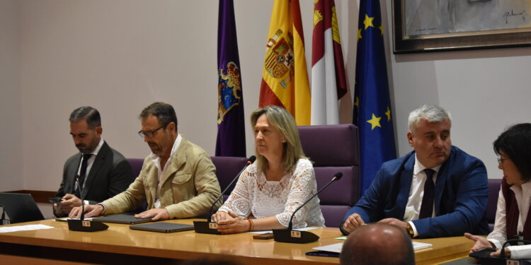 Ana Guarinos defiende que Guadalajara ha pasado de la parálisis a la acción