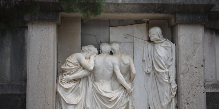 El cementerio recibirá cerca de 50.000 visitantes para el Día de los Santos