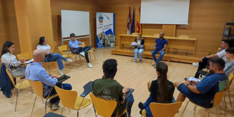 El Ayuntamiento retoma las mesas de trabajo juveniles