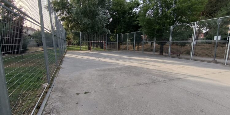 Cabanillas renovará la pista deportiva del parque entre El Mirador y El Soto