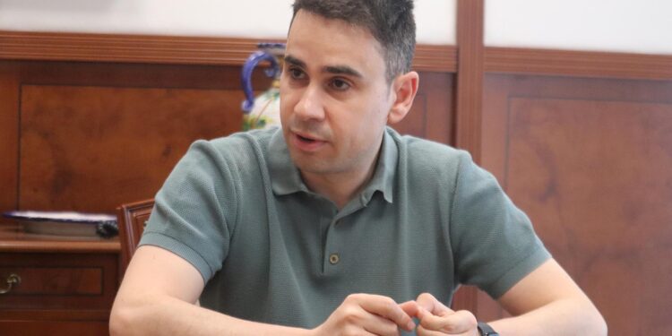 Cabanillas anuncia ayudas a autónomos