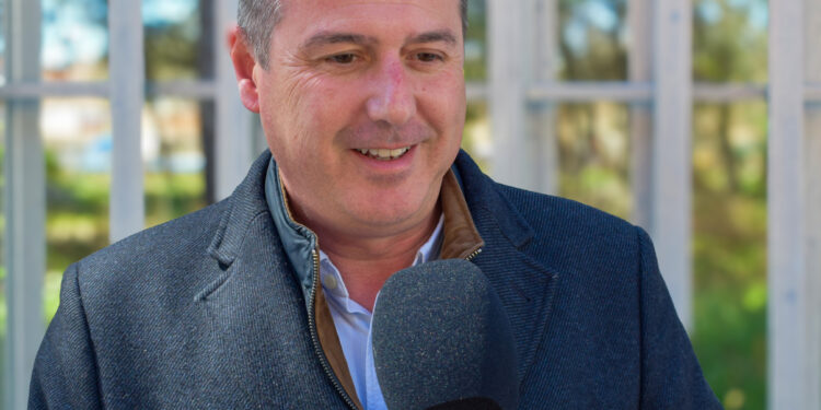 Rojo asegura que no se eliminará ninguna parada de autobús en el medio rural