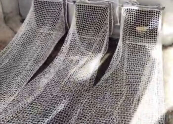 Azuqueca instala redes para atrapar residuos en su depuradora