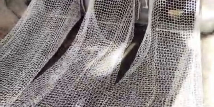 Azuqueca instala redes para atrapar residuos en su depuradora