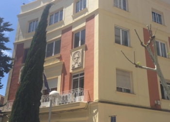 El Colegio de Médicos de Ciudad Real rechaza las pseudoterapias durante el evento antivacunas.